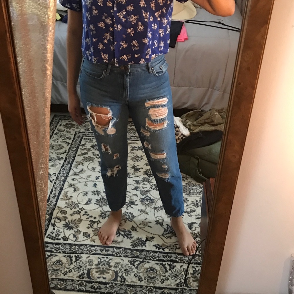 Forever 21 ripped boyfriend jeans